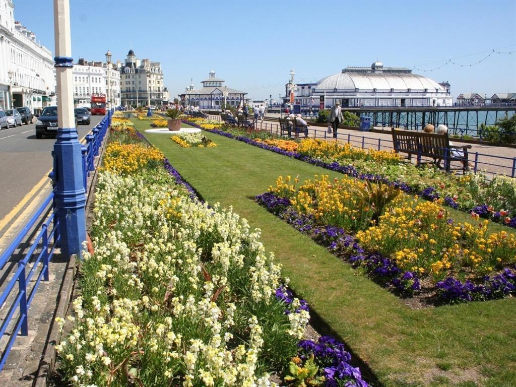 Cromwell House Hotel Eastbourne Exterior foto